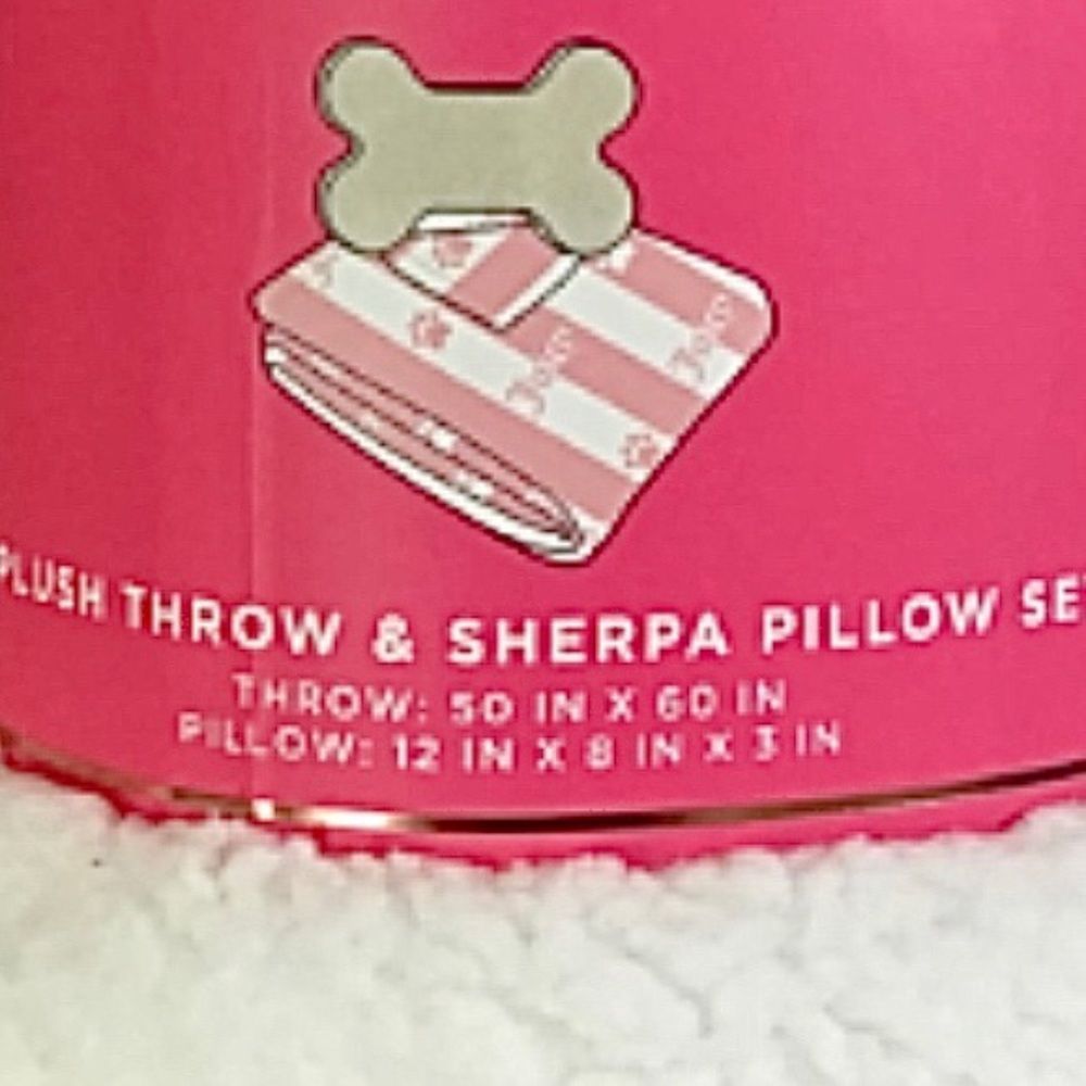 **SOLD** Juicy Couture Pet Plush Throw & Bone Shaped Sherpa Pillow Set for Dogs - Picture 3 of 16